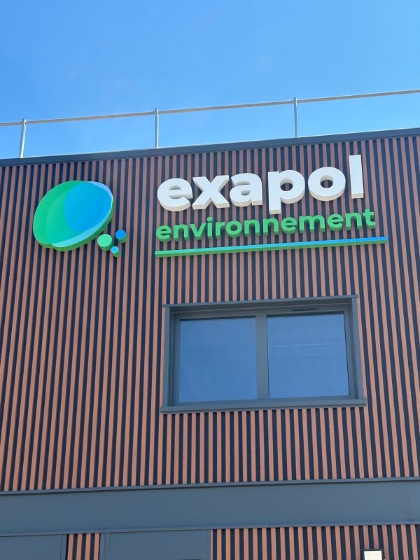 enseigne pour la société Exapol situé à Miribel près de Lyon 
