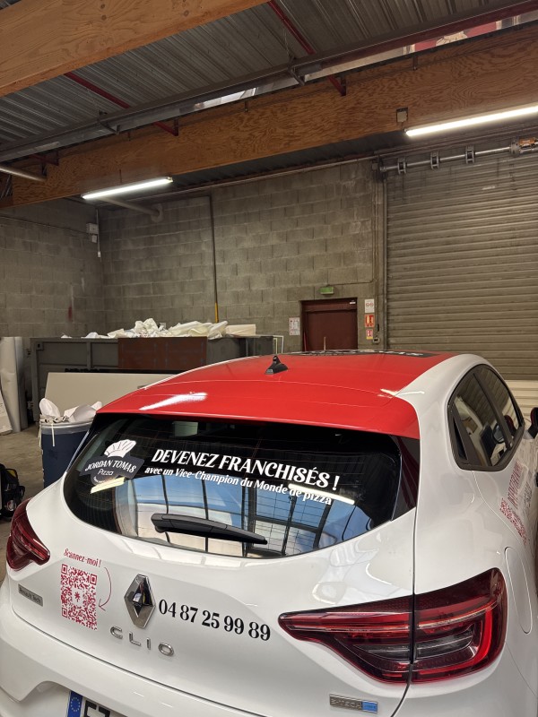 Meyzieu, près de Lyon pose 