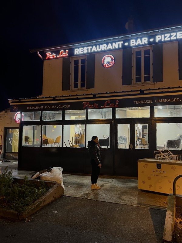 Enseigne lumineuse situé à Jons pour un restaurant italien Per Lei