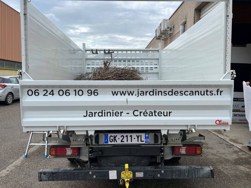 Décoration en adhésif sur camion à Meyzieu