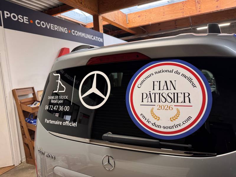 Semi covering pour DAIMLER TRUCK sur camion Mercedes près de Lyon