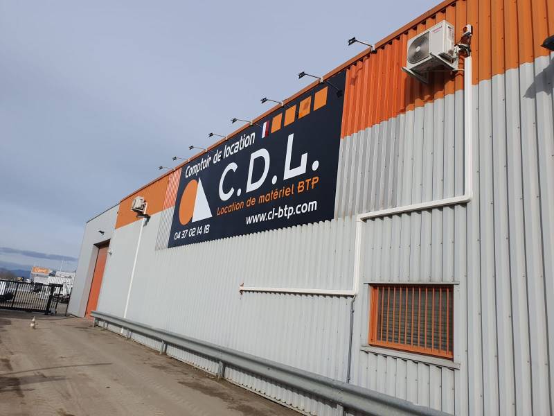 Enseigne support Dibond et lettrage adhésif