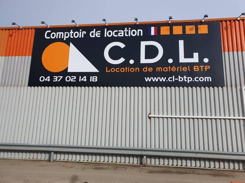 Enseigne support dibond et lettrage adhésif