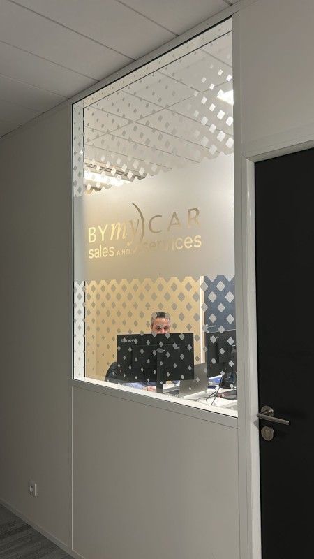 Signalétique intérieure sur mesure pour BY MY CAR à Lyon