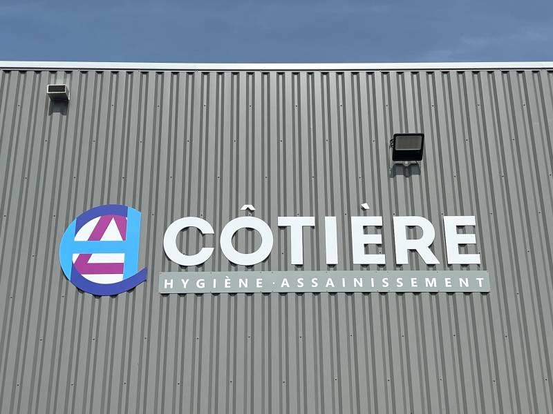 Pose et création d'une enseigne en adhésif sur du dibond à La Boisse 01