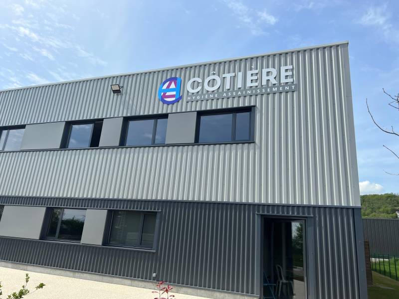 Pose et création d'une enseigne en adhésif sur du dibond à La Boisse 01
