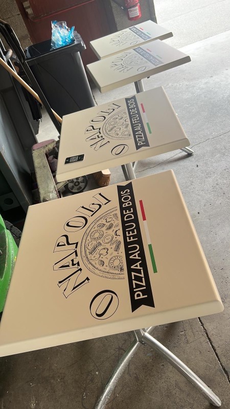 Personnaliser des tables de restaurant italien à Meyzieu proche de Lyon