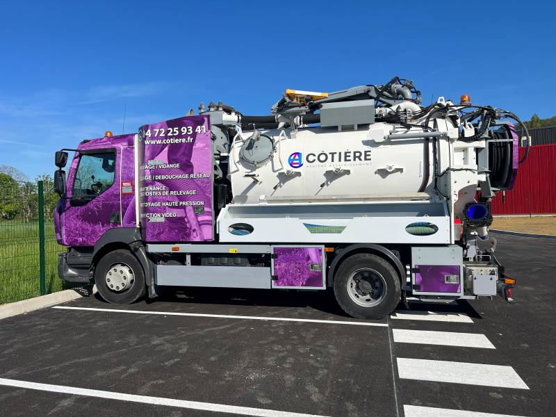 Création et pose d’un total covering publicitaire en adhésif mat sur un camion à Meyzieu 69