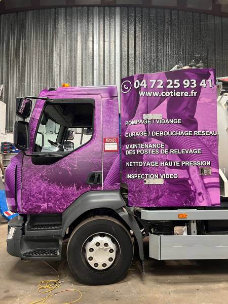 Création et pose en total covering sur camion à Meyzieu