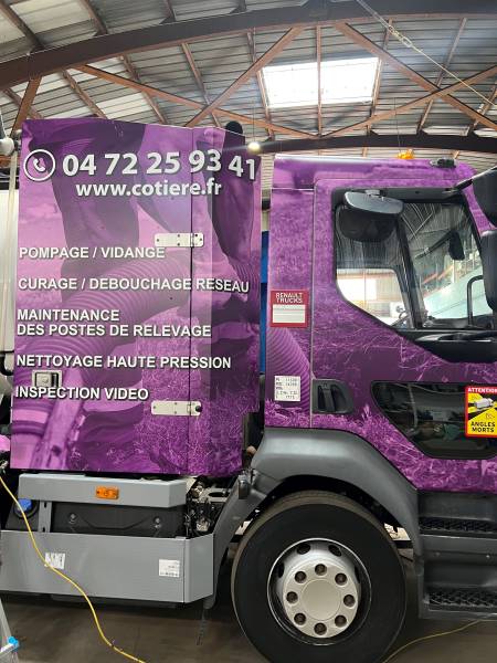 Création et pose en total covering sur camion à Meyzieu