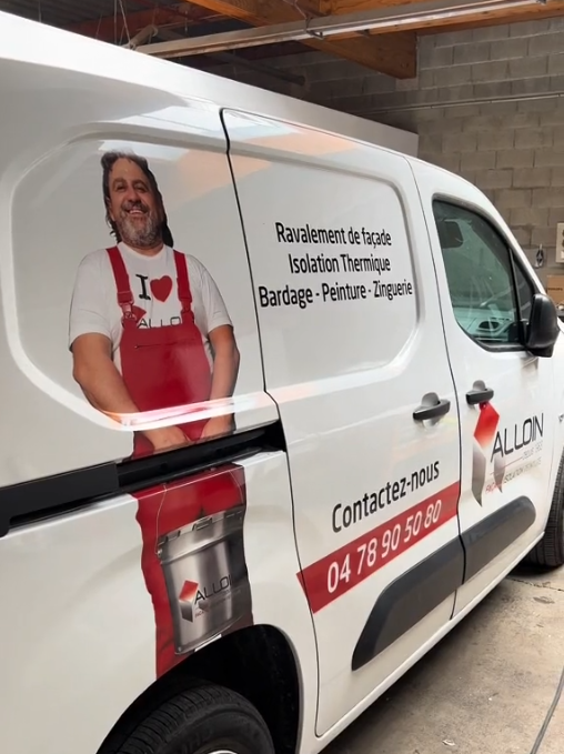 Enveloppe adhésive voiture à Valence : Personnalisez et protégez votre véhicule