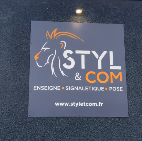 Enseigne qui respecte la charte graphique de Styl&Com