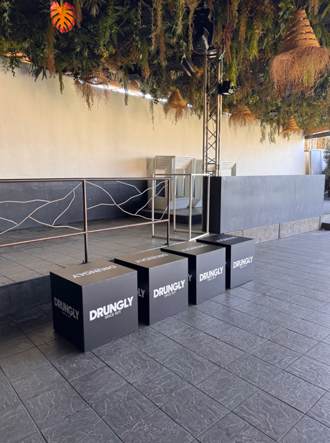 Recouvrement de 23 tables pour la boîte de nuit DRUNGLY à Pusignan près de Lyon