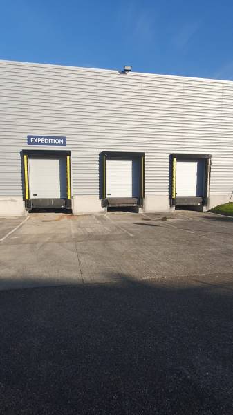 Enseigne et signalétique extérieure pour POOLWEB à Meyzieu près de Lyon