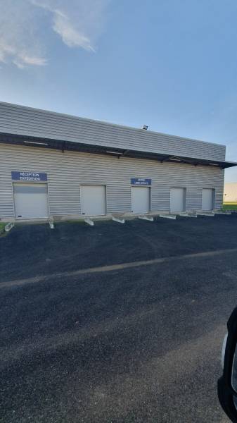 Enseigne et signalétique extérieure pour POOLWEB à Meyzieu près de Lyon