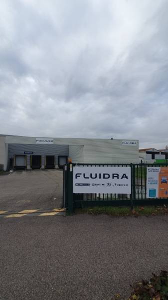 Enseigne et signalétique extérieure pour POOLWEB à Meyzieu près de Lyon