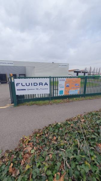 Enseigne et signalétique extérieure pour POOLWEB à Meyzieu près de Lyon