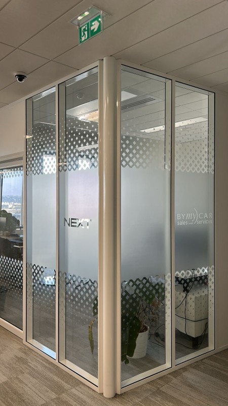 Signalétique intérieure sur mesure pour BY MY CAR à Lyon