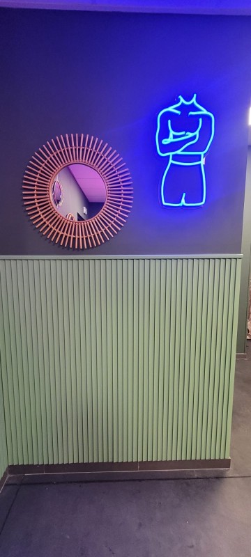 Création et pose de néons extérieurs pour un restaurant bar after work dans l’Isere 38