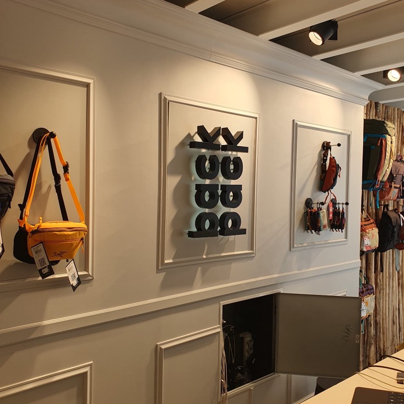 Fabrication et pose de néon grande taille à Lyon – Rhône Alpes