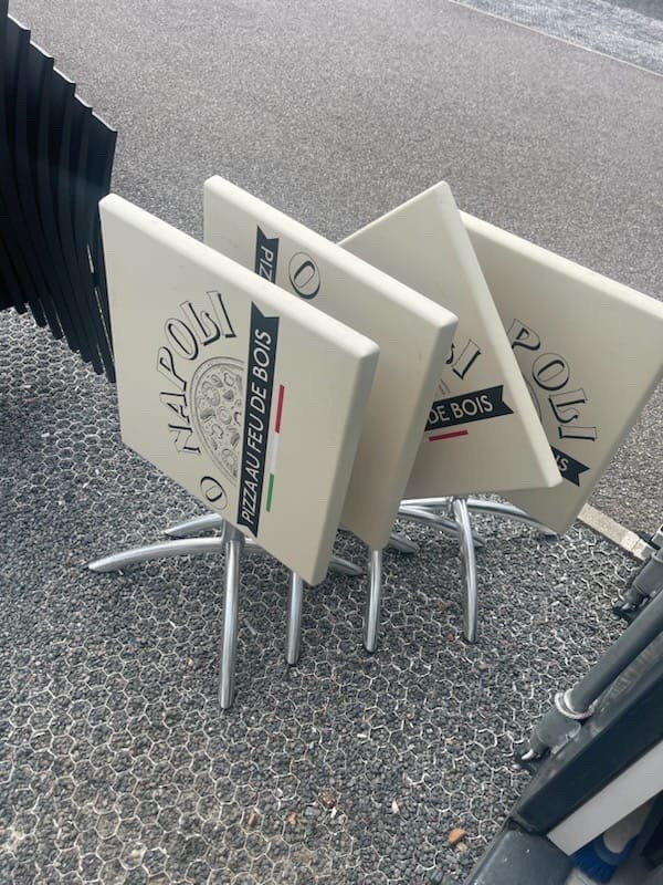 Personnaliser des tables de restaurant italien à Meyzieu proche de Lyon