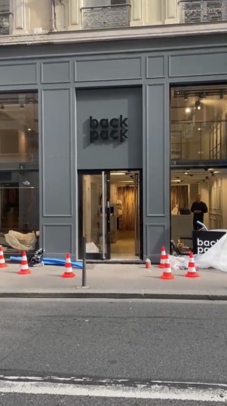 Fabrication et pose de néon grande taille à Lyon – Rhône Alpes