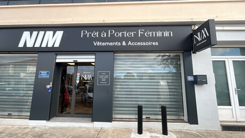 Création et pose d’une enseigne en lettrage blanc avec caisson lumineux pour l’entreprise NYM près de Lyon