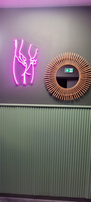 Création et pose de néons extérieurs pour un restaurant bar after work dans l’Isere 38