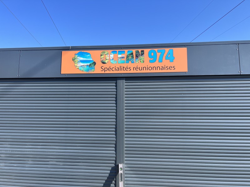 Pose enseigne sur dibond avec impression sur Meyzieu près de Lyon