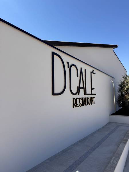 ENSEIGNE D'CALÉ situé à Pusignan