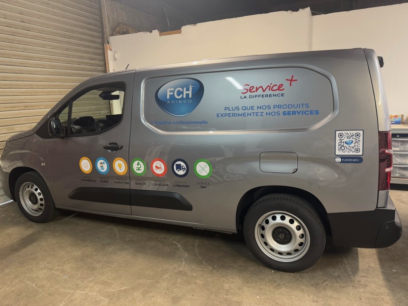 Flocage de véhicule en lettrage adhésif