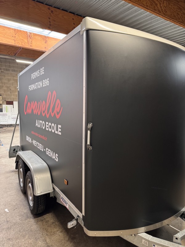 Total covering sur une remorque près de Lyon