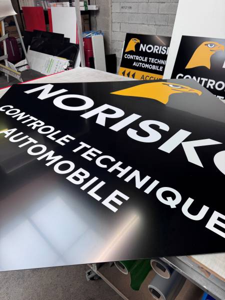 Signalétique extérieure professionnelle – Réalisation Styl&Com près de Lyon