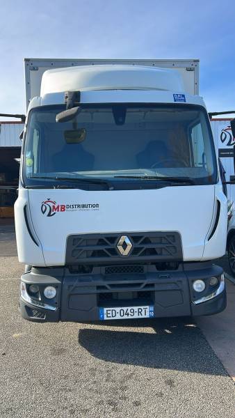 Un adhésif spécial bâche posé sur un camion à Meyzieu près de Lyon