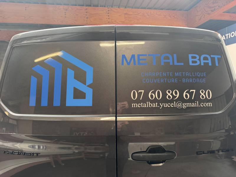 Lettrage adhésif pour un ford custom à Meyzieu près de Lyon