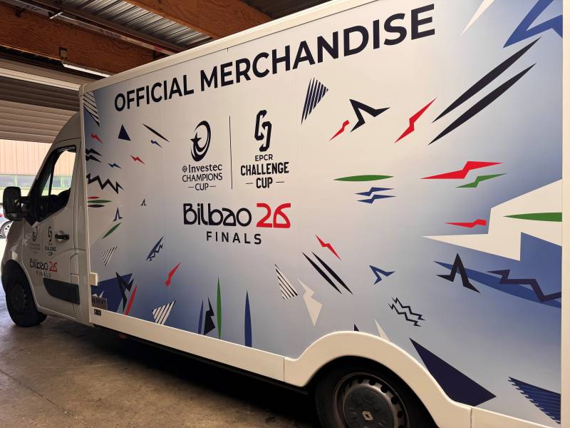 Dépose et pose d’adhésif sur 2 camions pour SPOREO – Projet Bilbao 2026